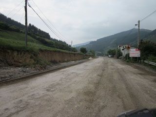 La carretera hacia Palencia en obras Queseria Lebanes Cabezon de Liebana