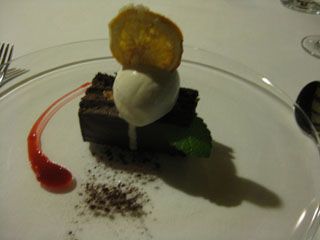 Pastel de chocolate con helado de especias Puente Arce Restaurante El Nuevo Molino