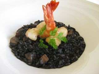 Arroz negro con cachon y langostinos  El Serbal Santander Restaurante