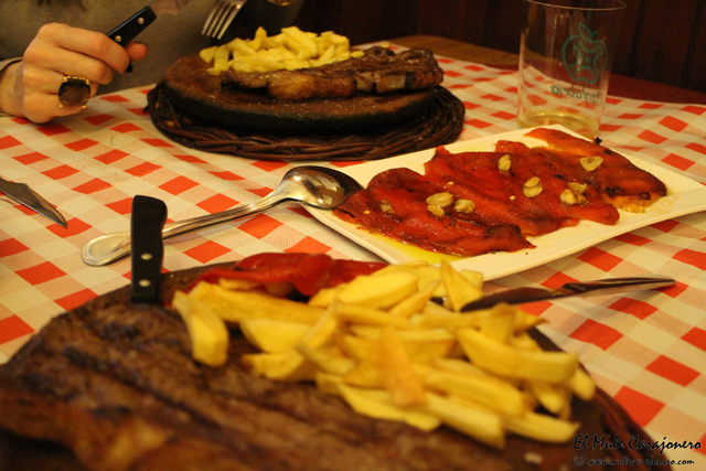 Pimientos y entrecote a la brasa en Restaurante Brasas Santander