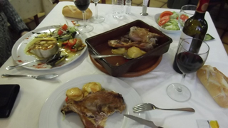 lechazo horno y merluza ondarroesa restaurante La Barca de Treto