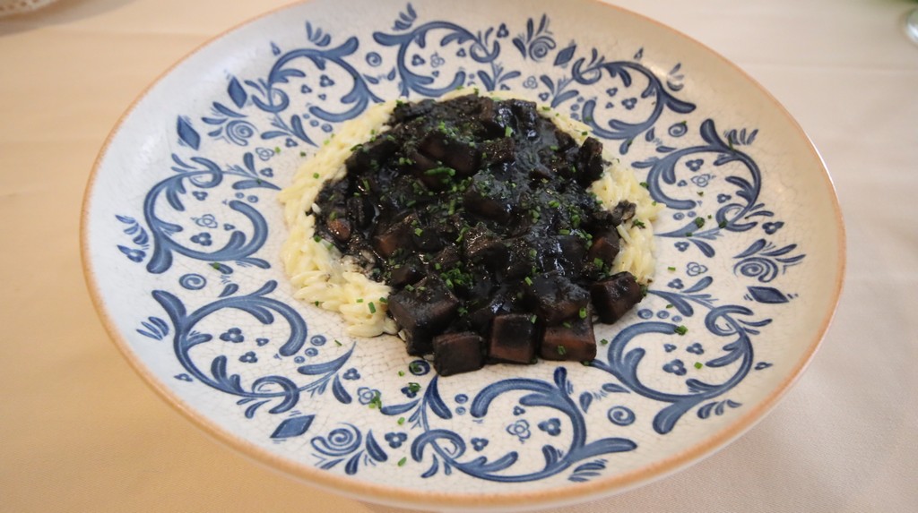 calamares en su tinta con falso risotto de puntalette