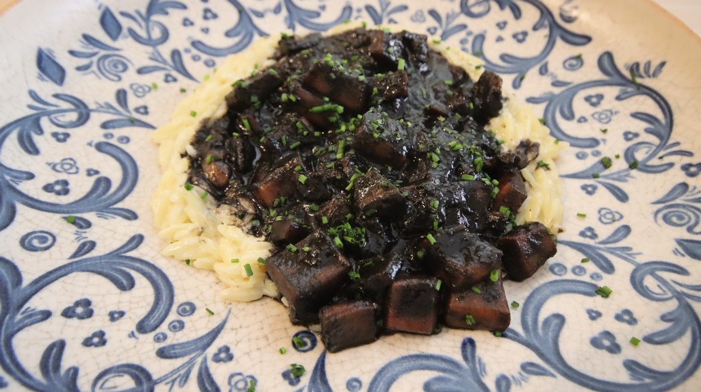 calamares en su tinta con falso risotto de puntalette