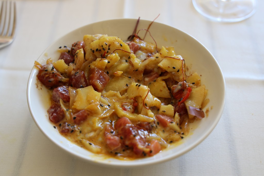 dados de atún con huevo y patata