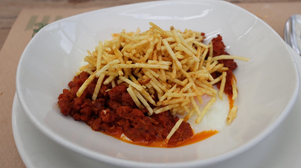 Menú del día en La Vegana huevos escalfados con jijas,