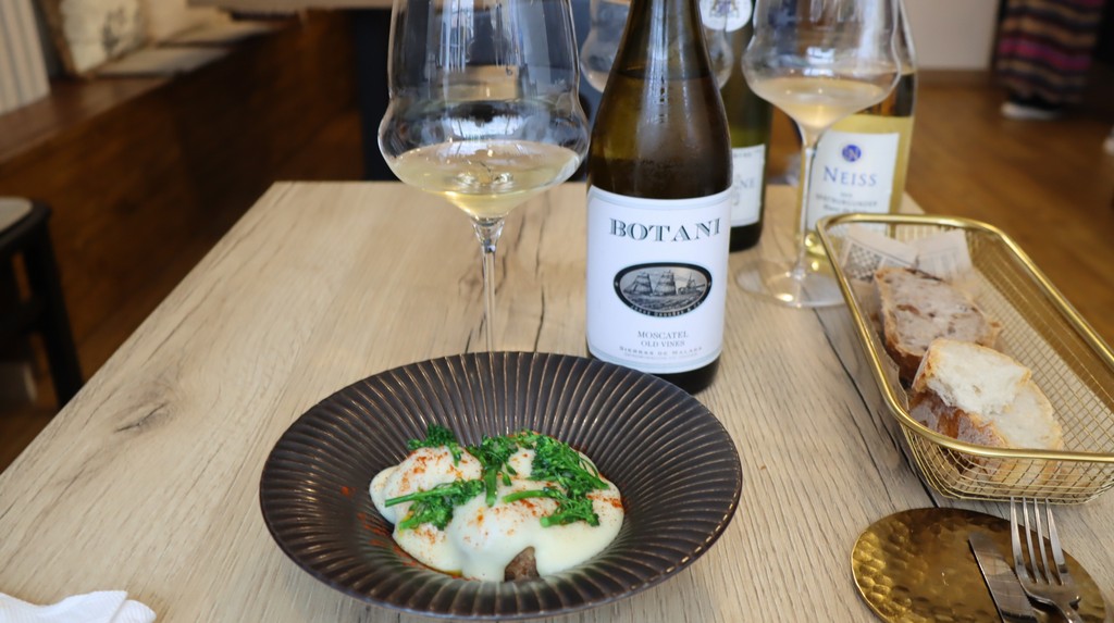 Albóndigas, parmentier y un Moscatel BOTANI