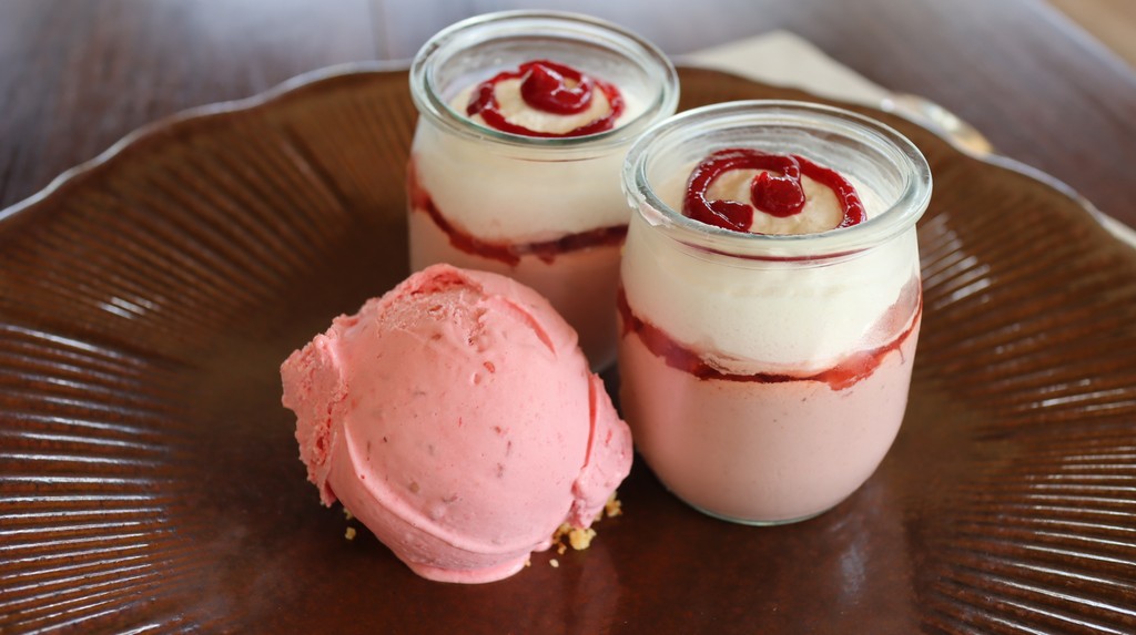 Dalky de fresa y nata con helado de fresa