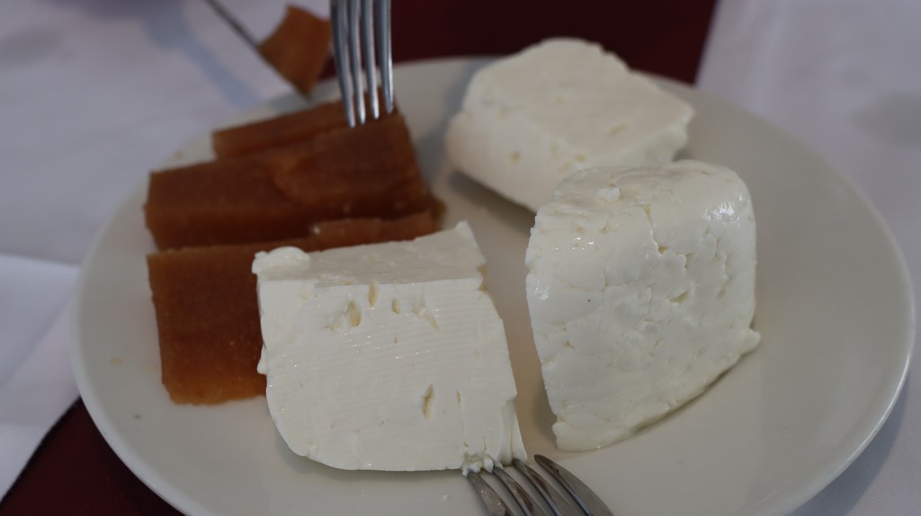 queso de La Jarradilla con membrillo