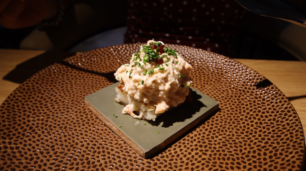 arroz frito con tartar de langostinos y esferas de chipotle