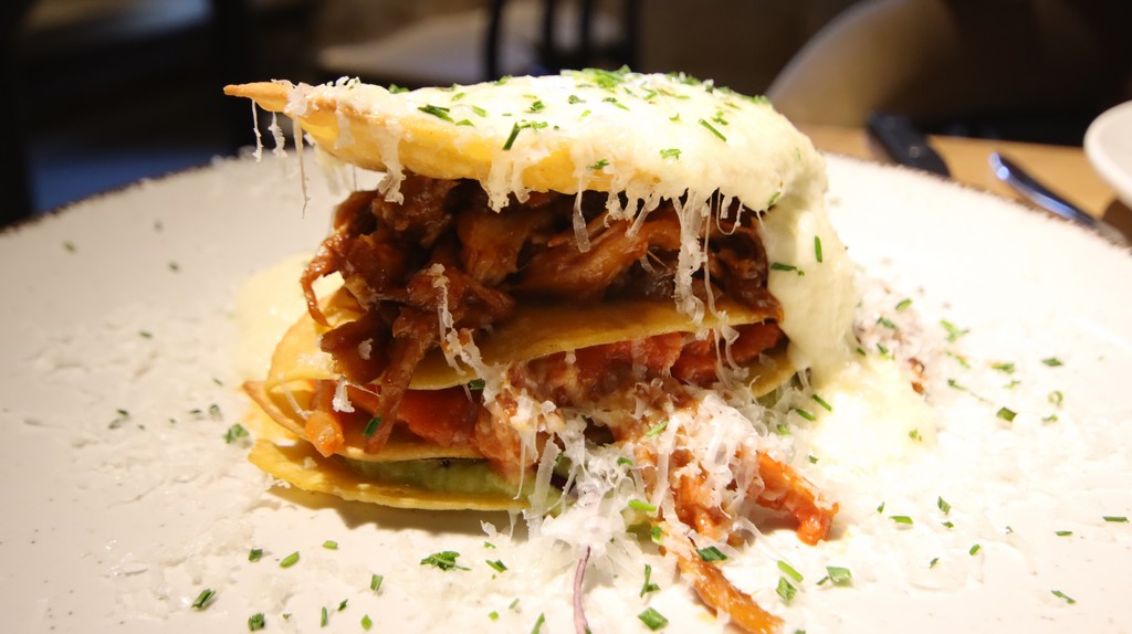 lasaña sin gluten de quesos cántabros con carne y salsa de tomate casera