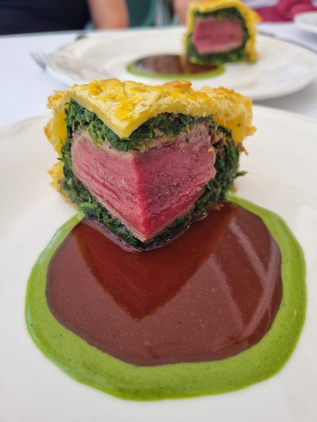 Pithivier de lomo de ciervo con duxelle de champiñones y calabacín