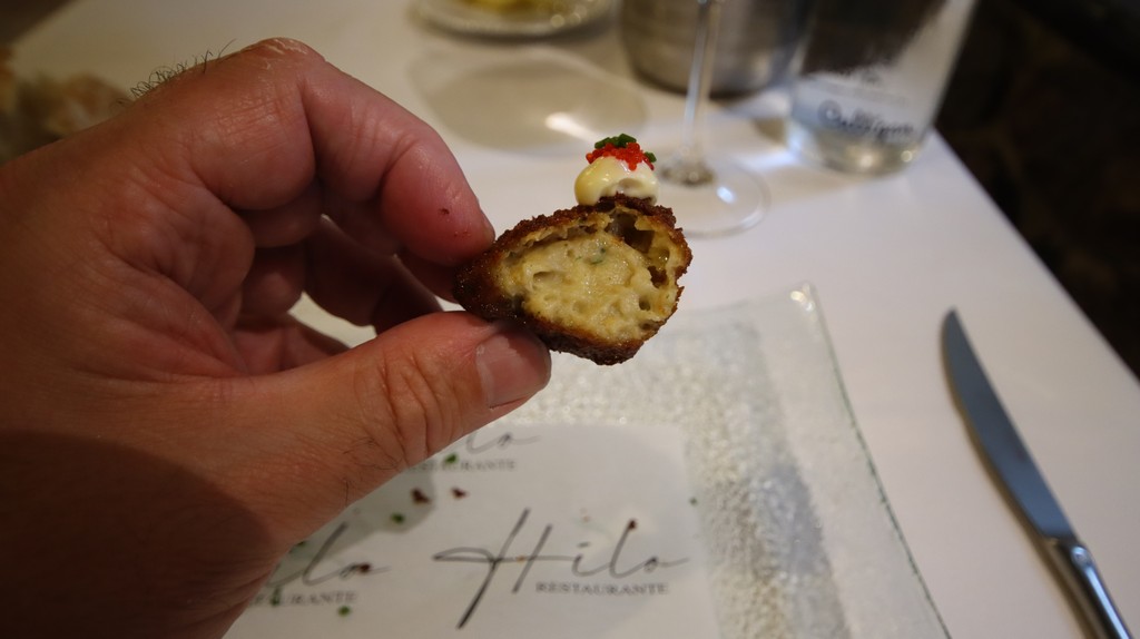 Buñuelos de mejillón tigre con huevas de tobico