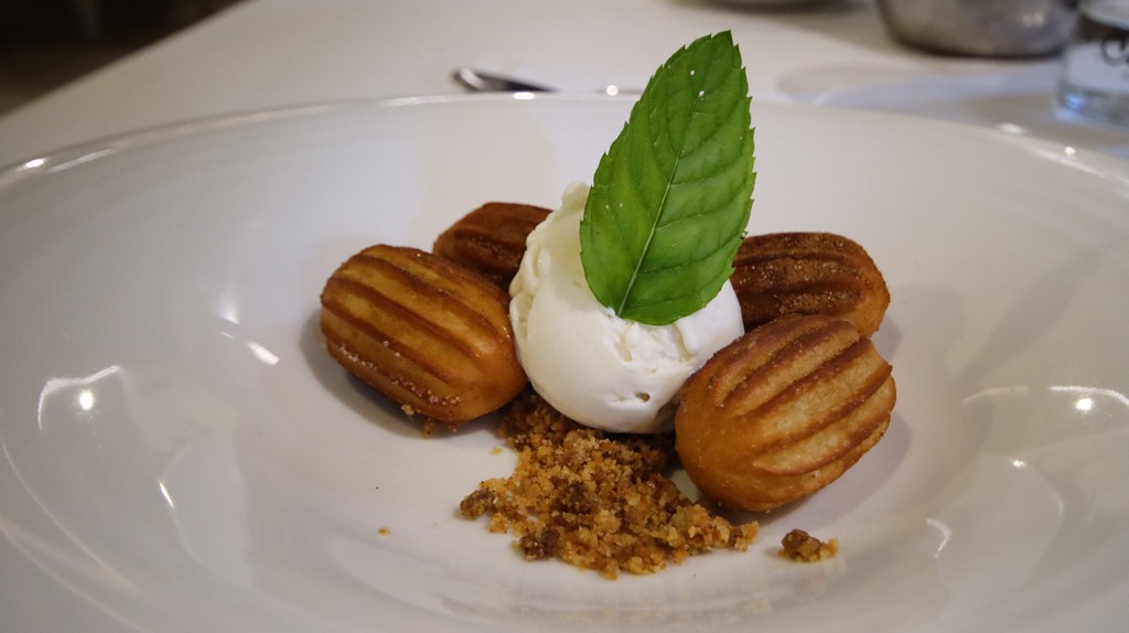 churro de plátano con dulce de leche y helado