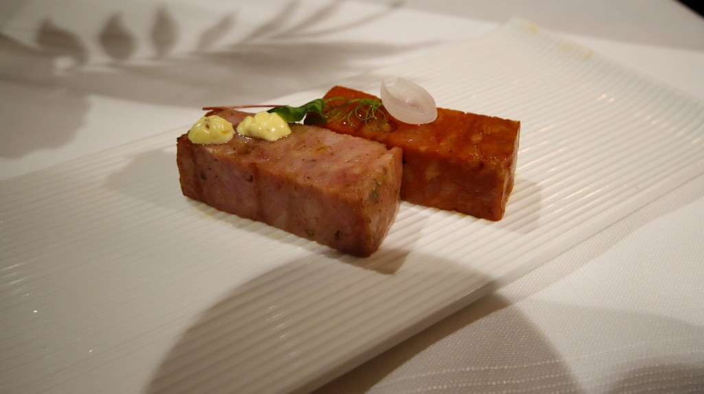 bloque de chistorra y otro de longaniza