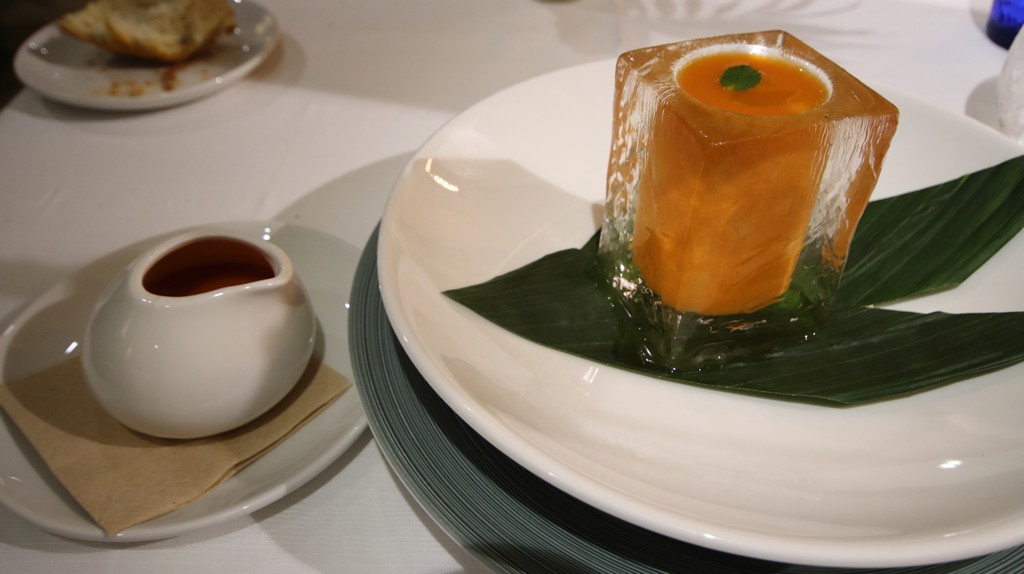 gazpachuelo Expo’92 con tartar de melón y gambas