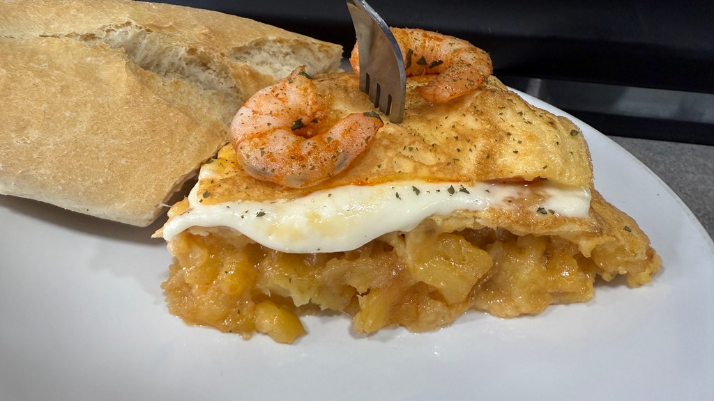 Pincho de tortilla langostinos y alioli Tortillería La Playa