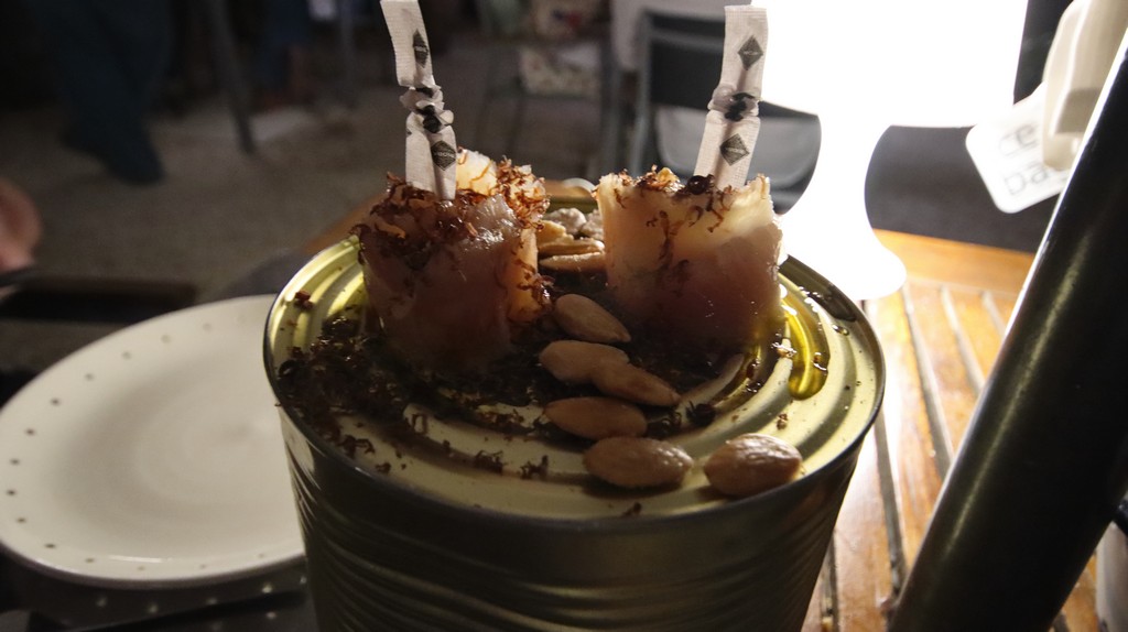 Medregal con corazón de atún y almendra tostada