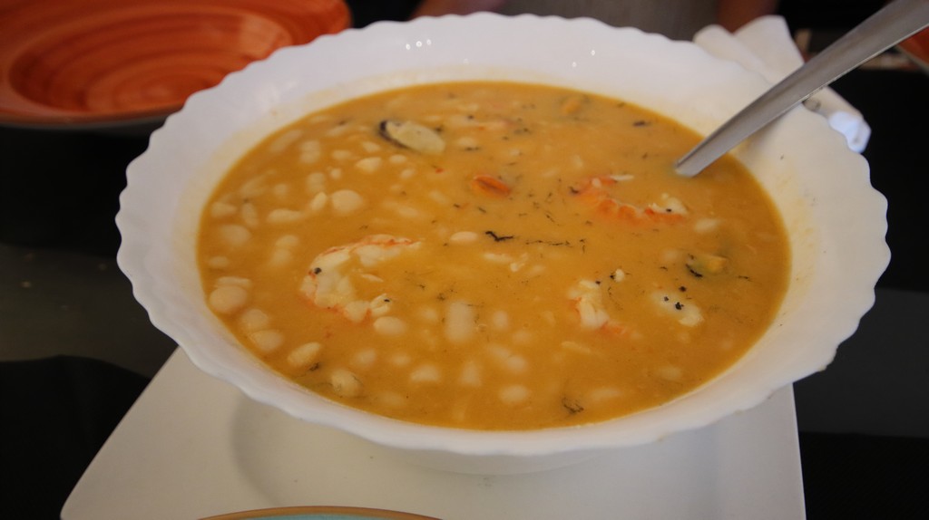 La Loma del Chonuco alubias con gambón, mejillones y vieiras