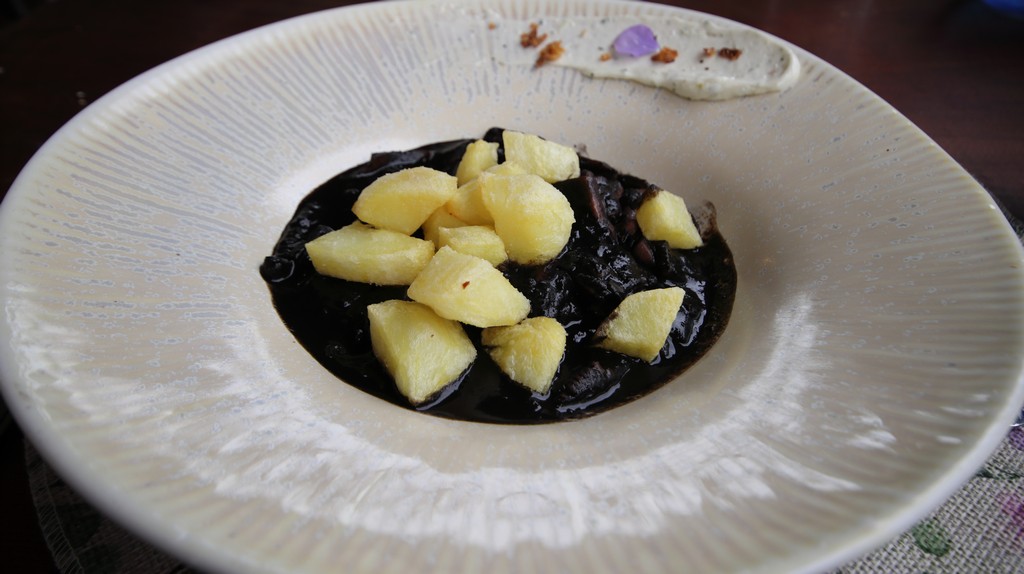 Calamares en su tinta: potera y temporada