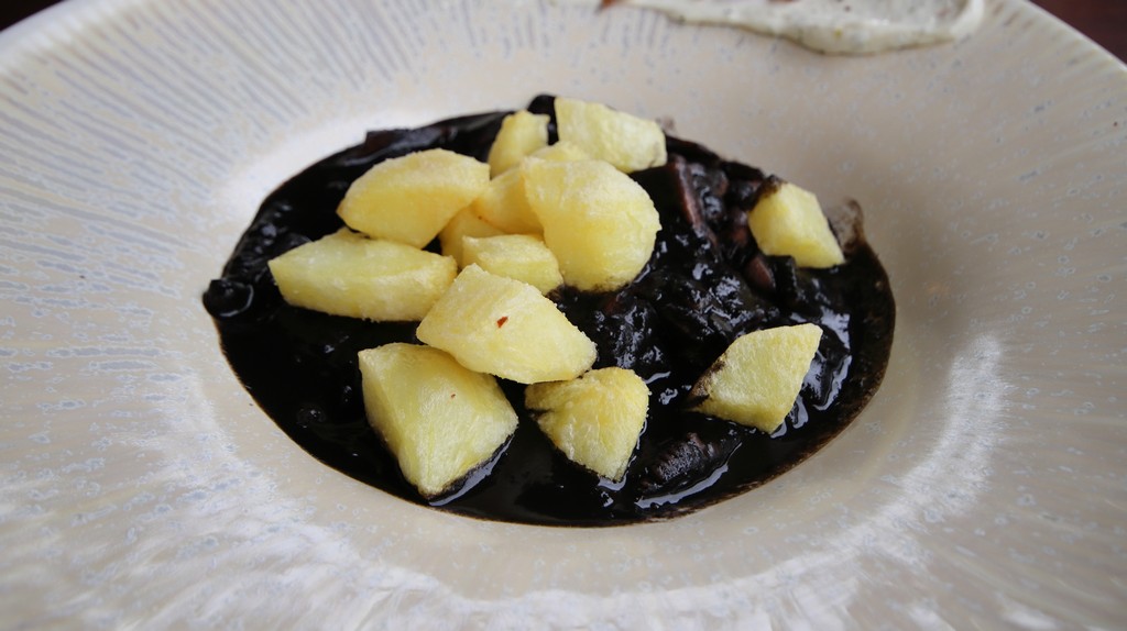 Calamares en su tinta: potera y temporada