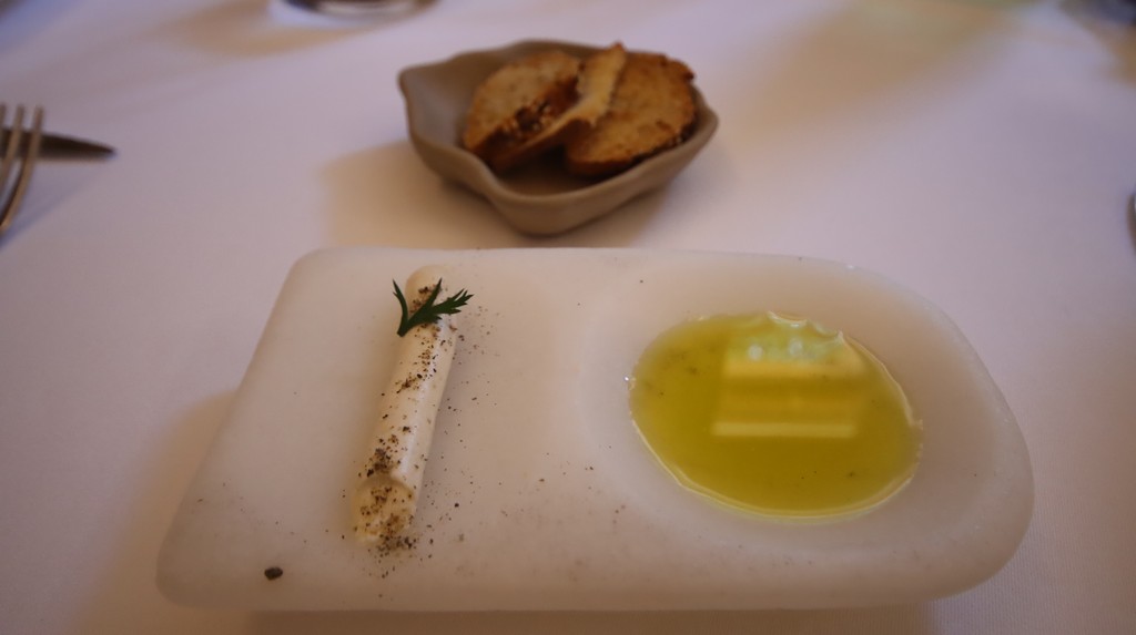 mantequilla con anchoa y una cata de aceite alfafarenca Oro de Nasos