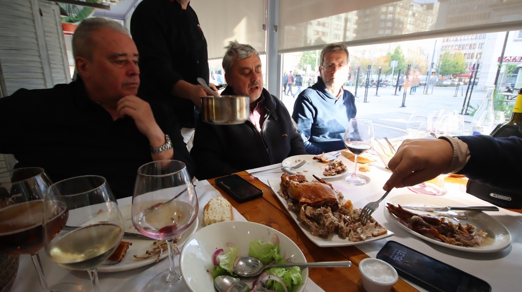 Cochinillo asado Hostel & Co