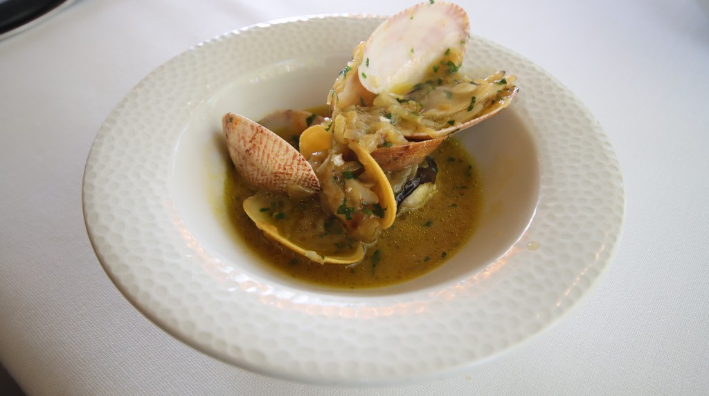 Almeja fina con barbadas de merluza