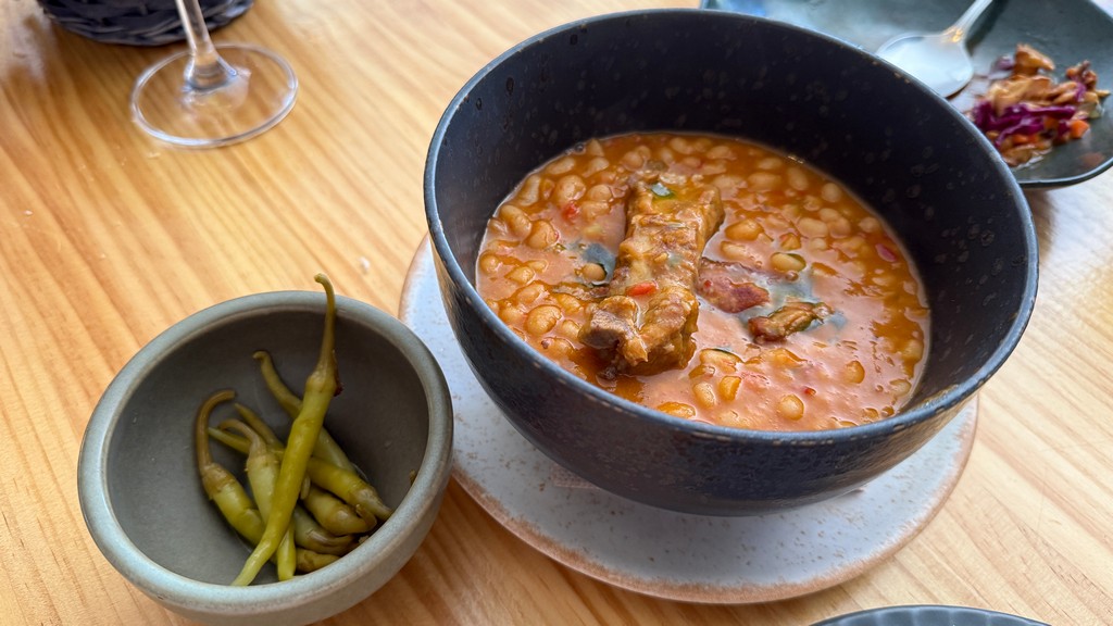 alubias con costilla