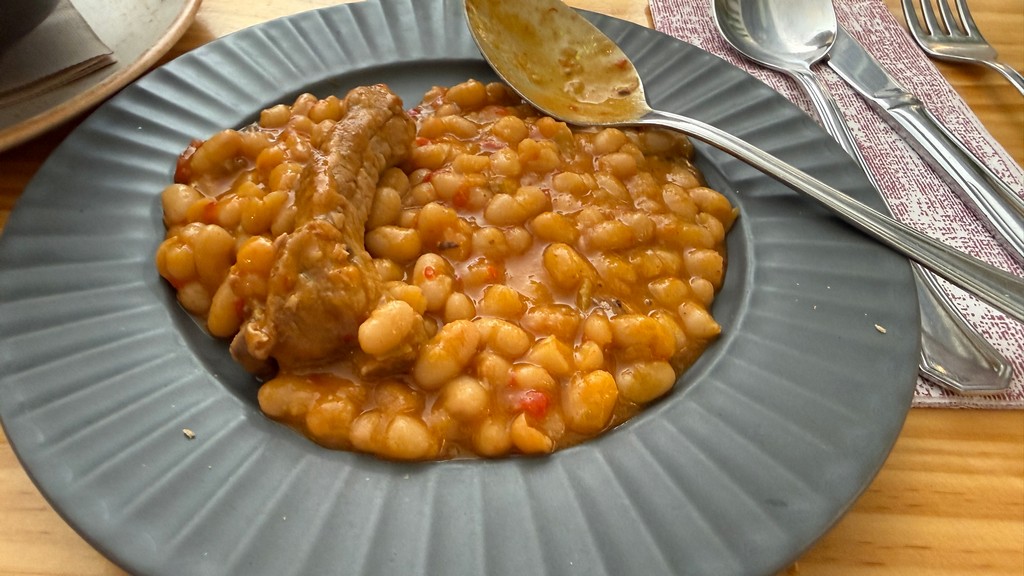 alubias con costilla